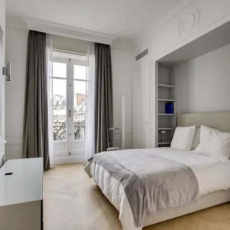 Beautiful Place To Spend Time With Your Friends * Paris